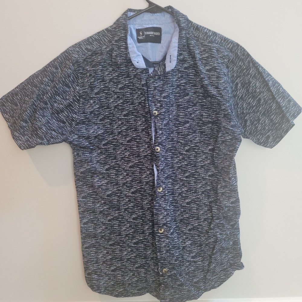 Straight Faded RN# 147061 Small 100% cotton like new dress shirt modern. Blue